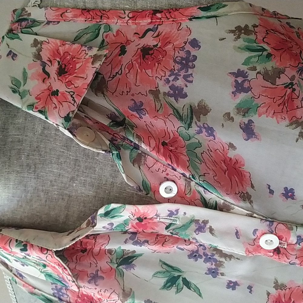 Floral summer chic romantic blouse size M